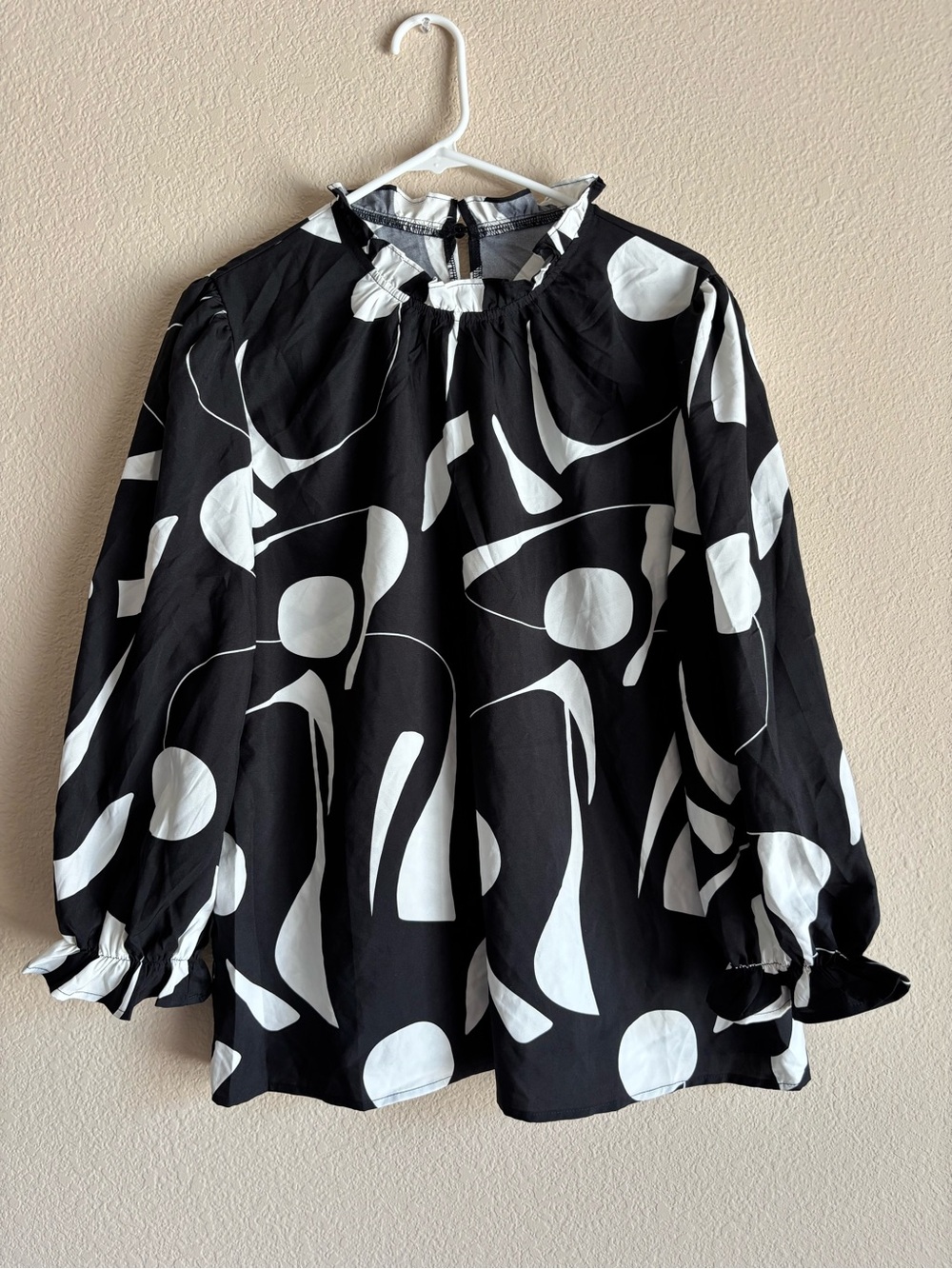 Black White Abstract Geometric Ruffle Neck Blouse Size L
